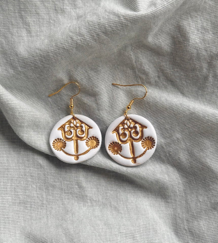 Small World Dangles