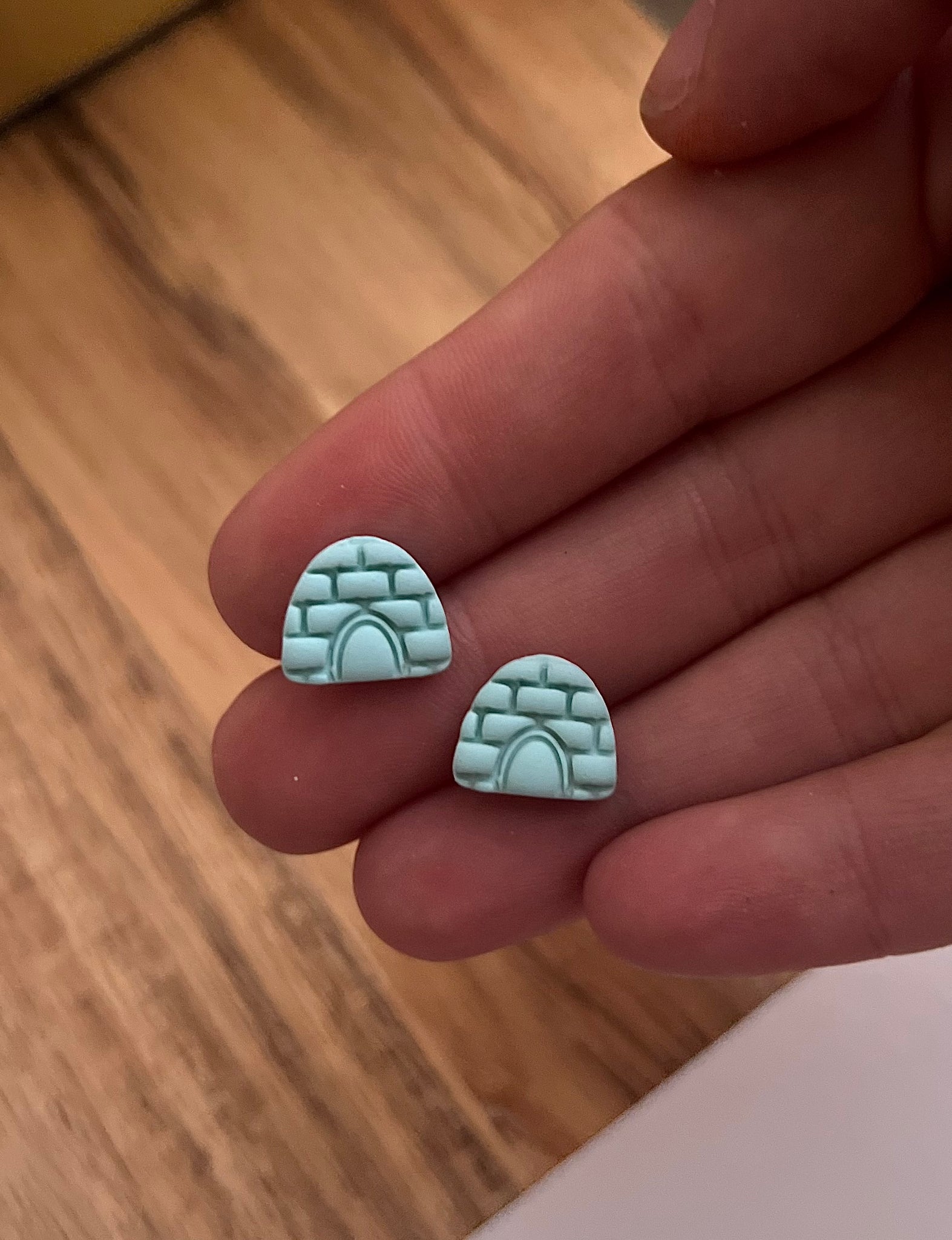 Igloo Studs